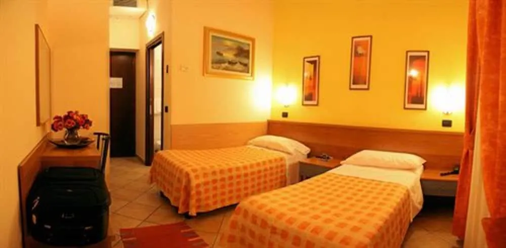 Hotel Sara Milano 2*,